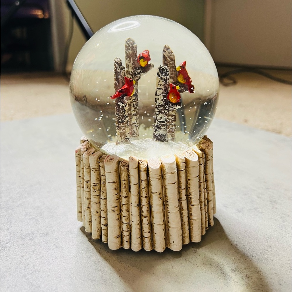 Cardinal Snow Globe